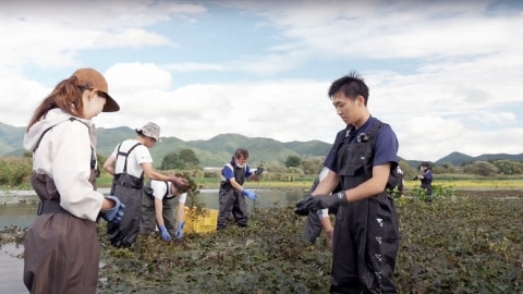水質保全を学ぶヒシの実収穫体験（株式会社いなびし）